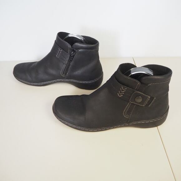 Clarks Women's Cora Rae Button Strap Ankle Booties Black Leather Boots Sz 8.5 - Picture 5 of 11